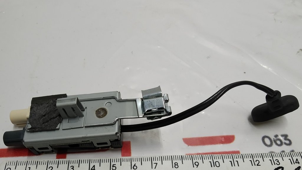 2 1004808-00-E Wzmacniacz antenowy FM2 - NA EU APAC (prawy) Tesla model S, model S REST 1004808-00-F